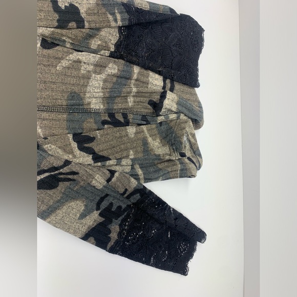 VENUS Camouflage Top - Picture 4 of 4